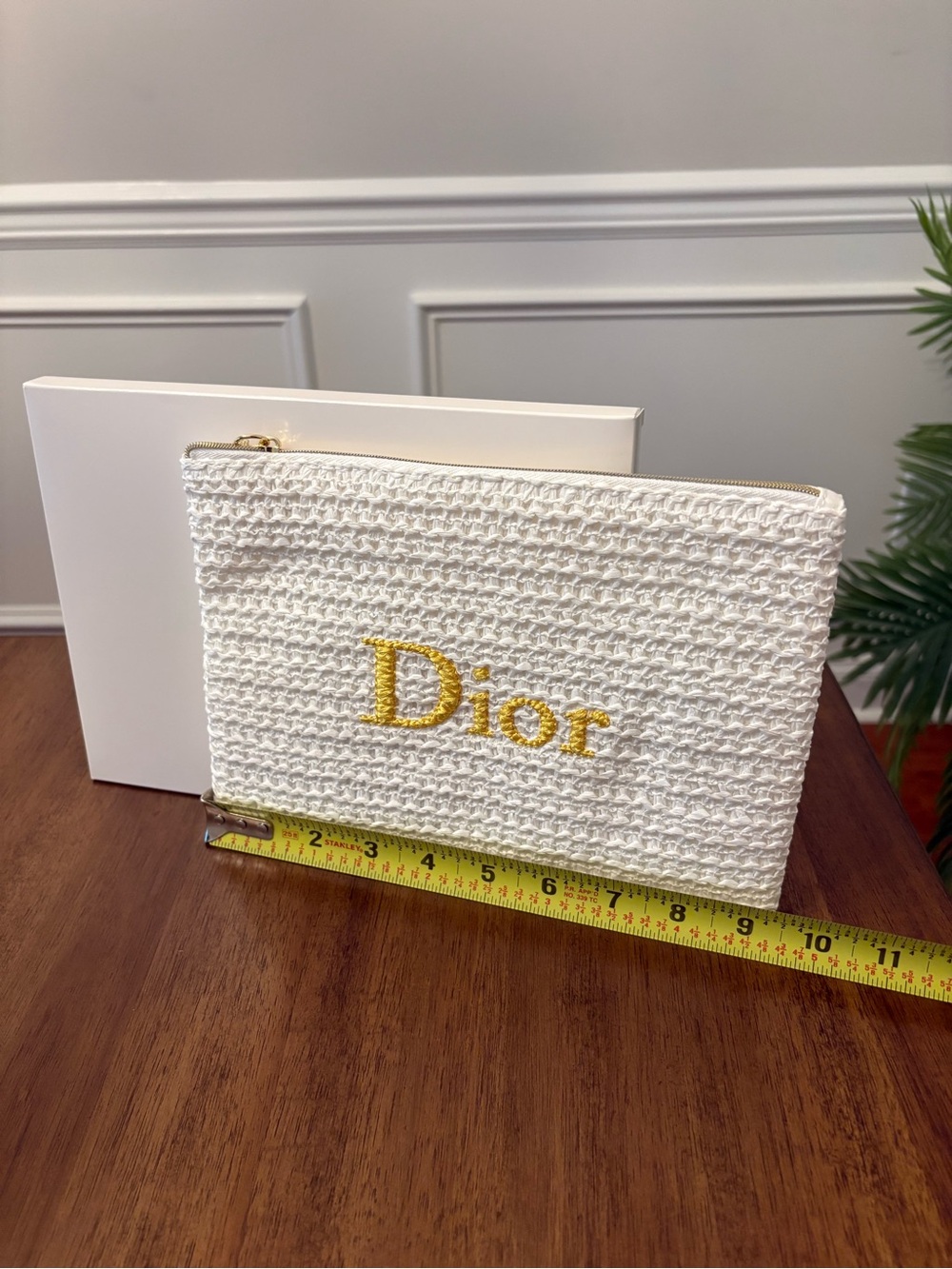 Dior White Woven Cosmetic Pouch with Gold Embroidered Logo and Charm - Picture 2 of 7